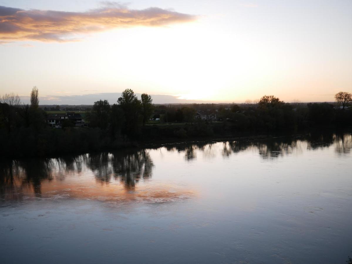 Hotel Restaurant Cote Garonne Le Balcon Des Dames - Tonneins Fauillet Marmande - Vue Panoramique Bord De Garonne Chambres Climatisees エクステリア 写真