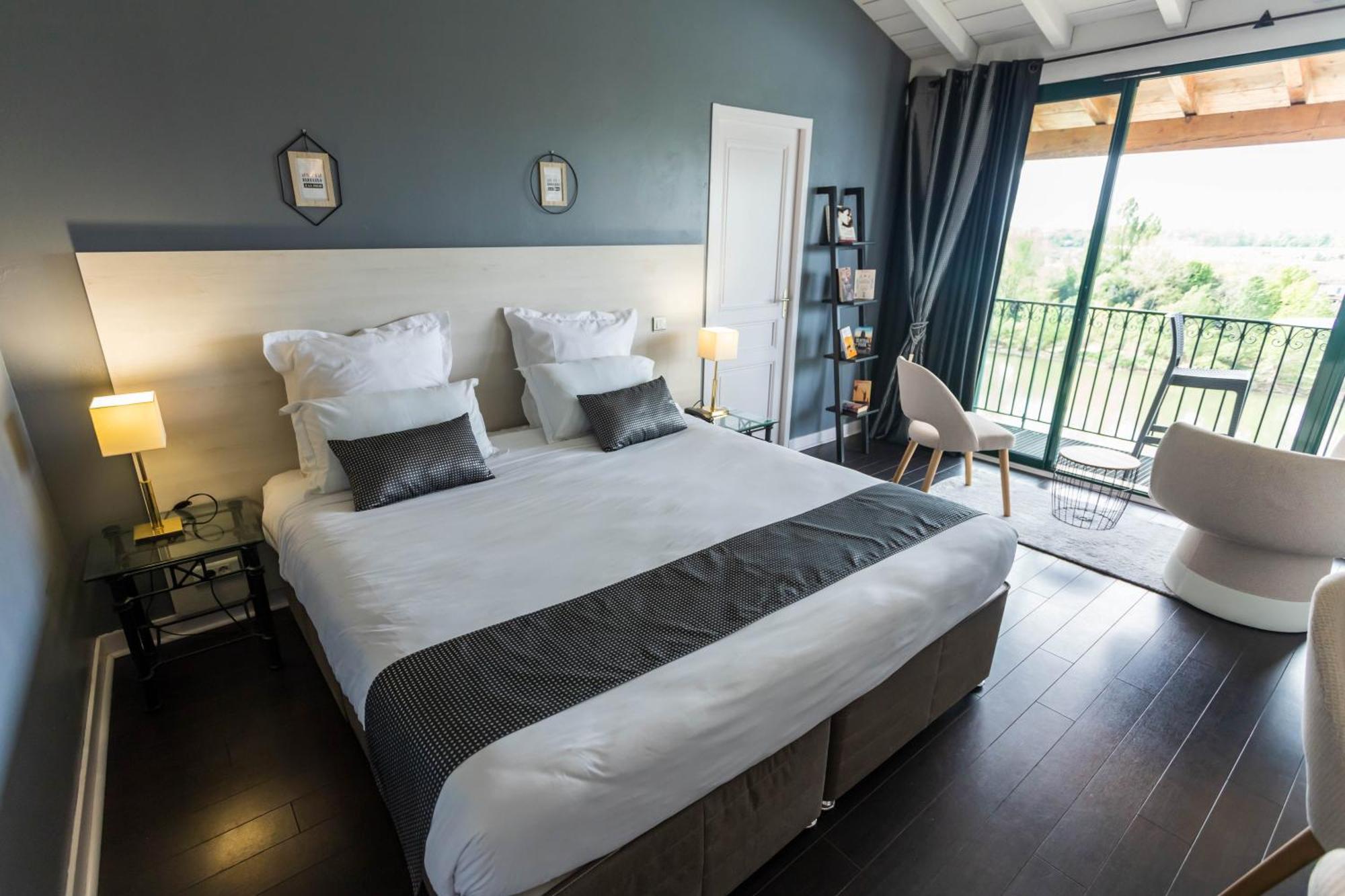 Hotel Restaurant Cote Garonne Le Balcon Des Dames - Tonneins Fauillet Marmande - Vue Panoramique Bord De Garonne Chambres Climatisees エクステリア 写真
