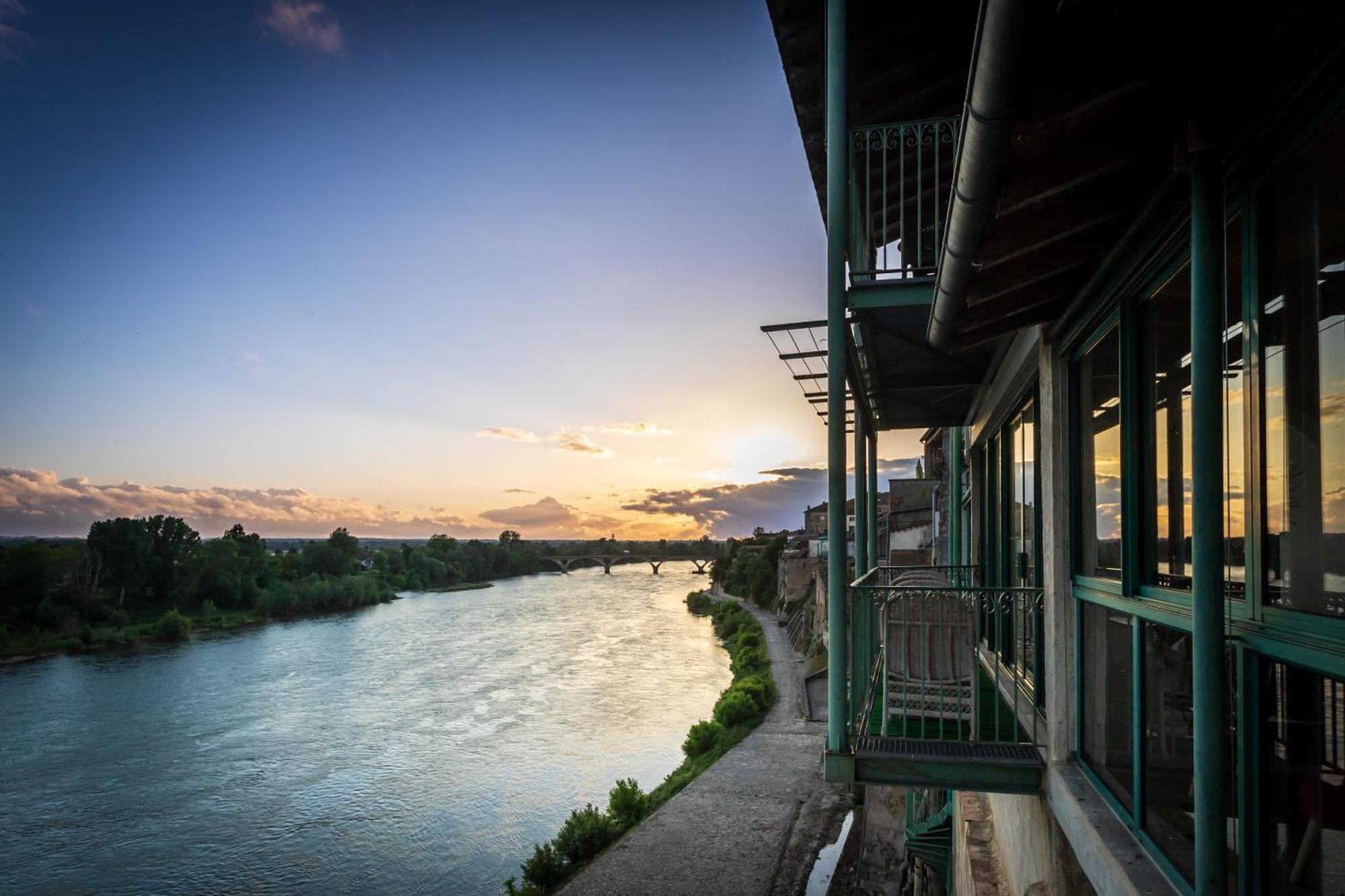 Hotel Restaurant Cote Garonne Le Balcon Des Dames - Tonneins Fauillet Marmande - Vue Panoramique Bord De Garonne Chambres Climatisees エクステリア 写真