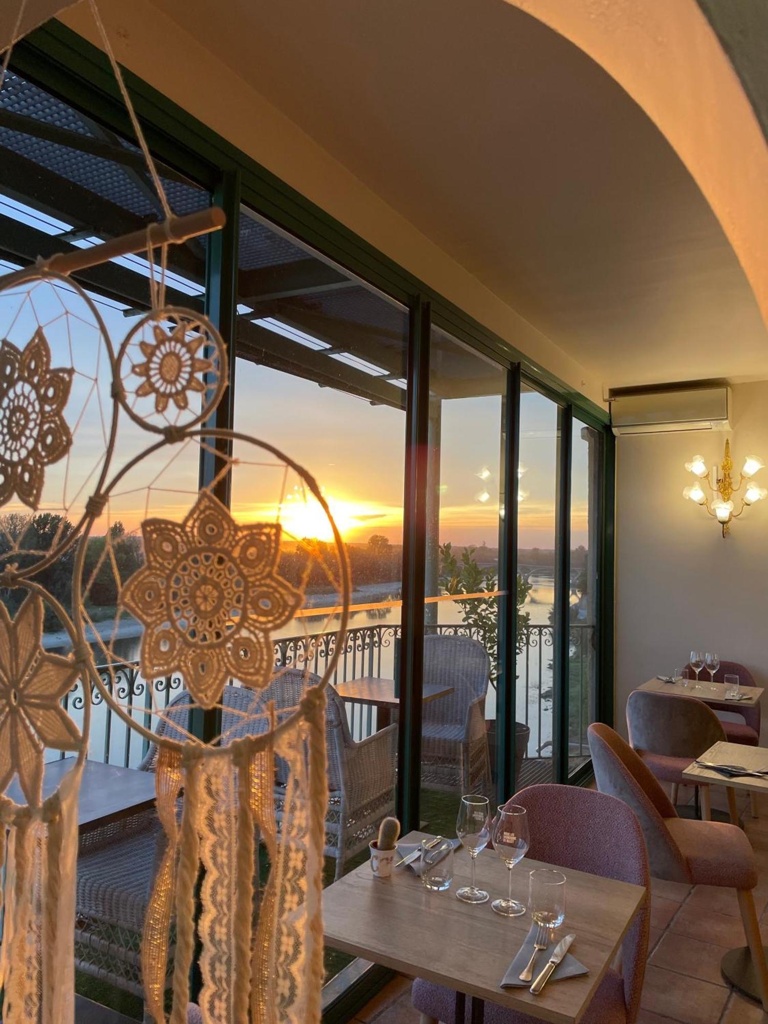 Hotel Restaurant Cote Garonne Le Balcon Des Dames - Tonneins Fauillet Marmande - Vue Panoramique Bord De Garonne Chambres Climatisees エクステリア 写真